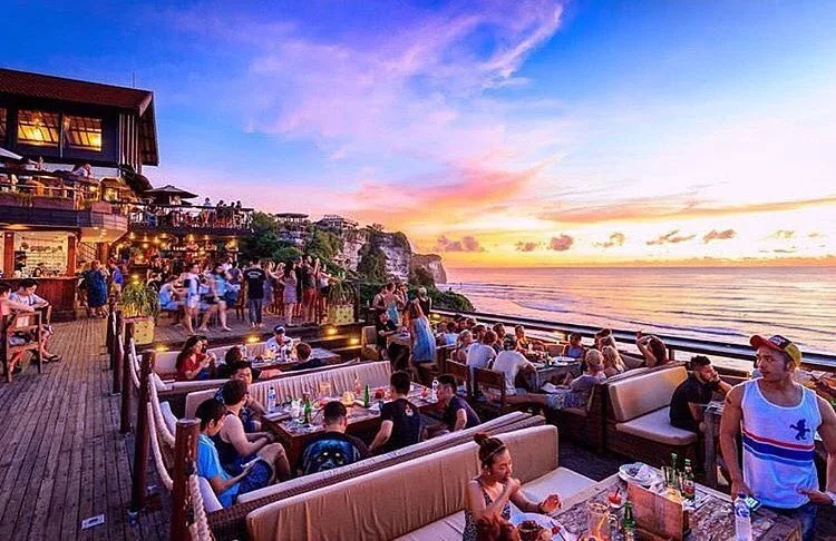 The packed terraces at Single Fin above the Uluwatu break at sunset