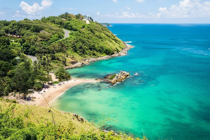 Ya Nui cove and the rocky headland that splits it, from the Windmill Viewpoint